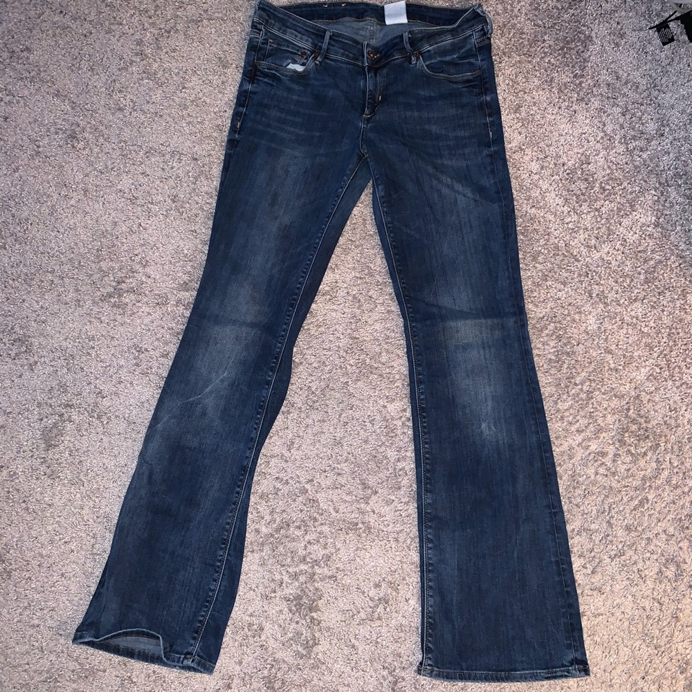 H&M dark blue jeans size 32/32, boot cut low waist